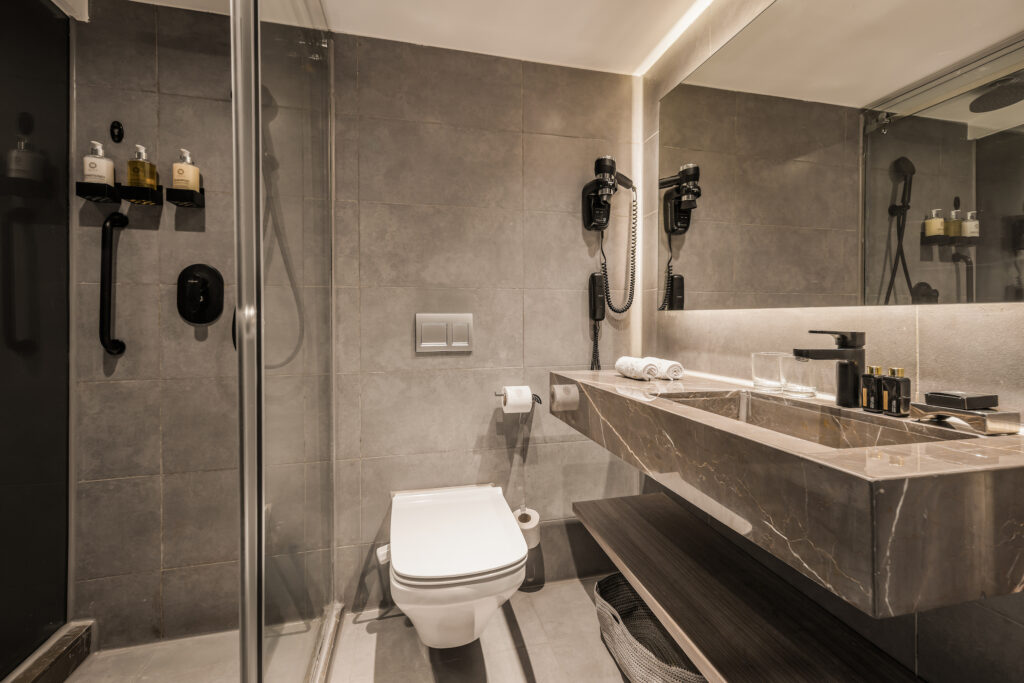 Luxury Cabin Bathroom