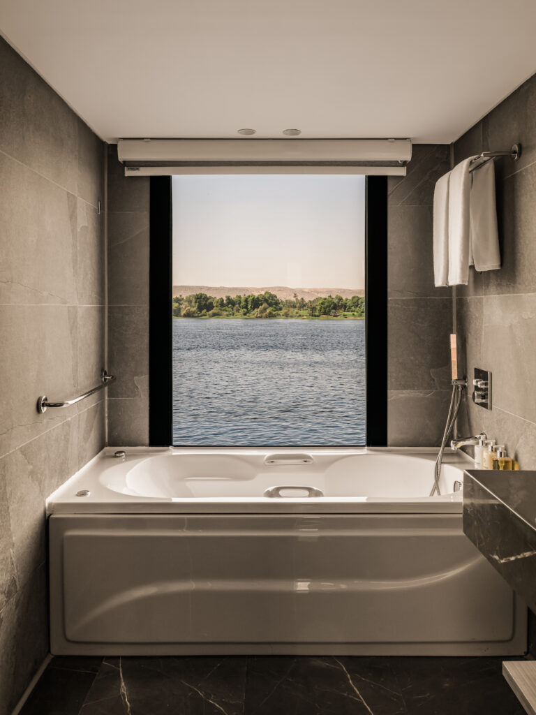 Royal Suite Bathroom Tub