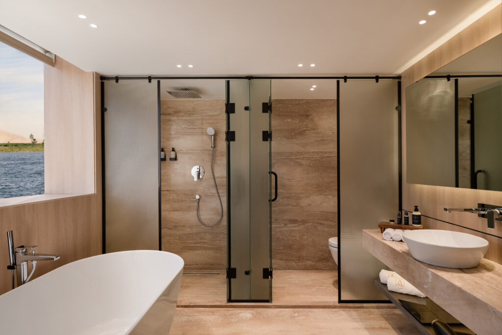 Polaris Suite Bathroom wide