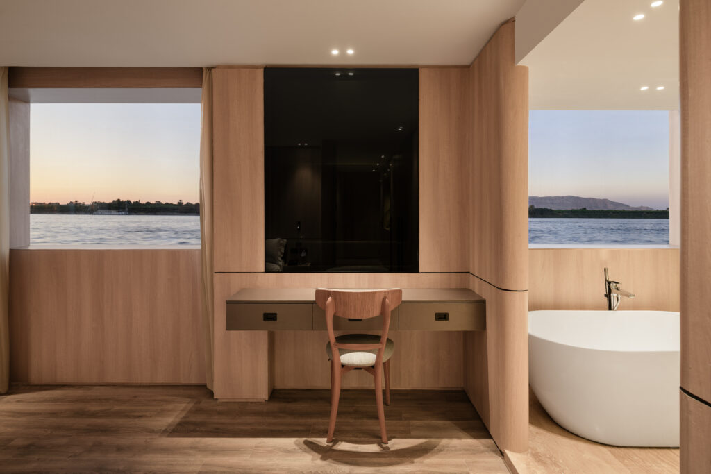 Polaris Suite Desk