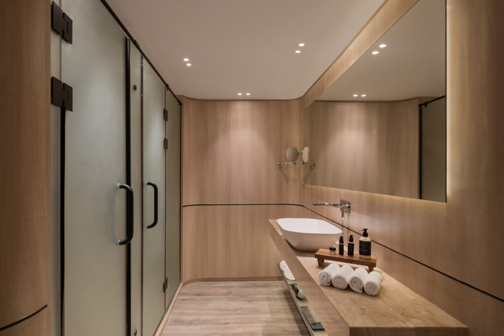 Storia Luxury Cabin Bathroom