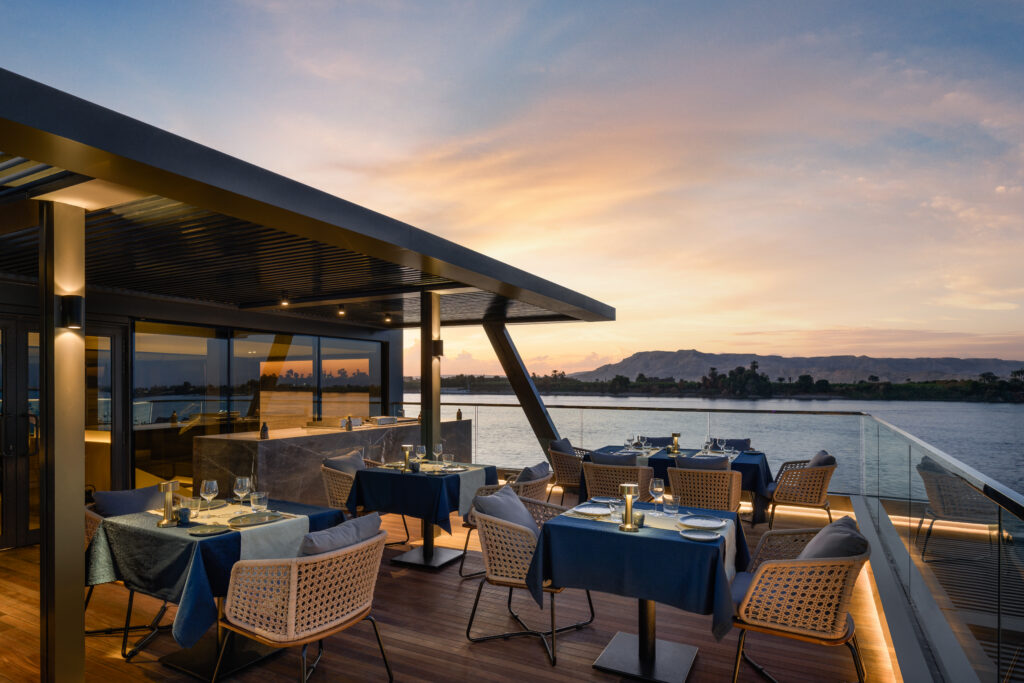 The Veranda Dusk mood