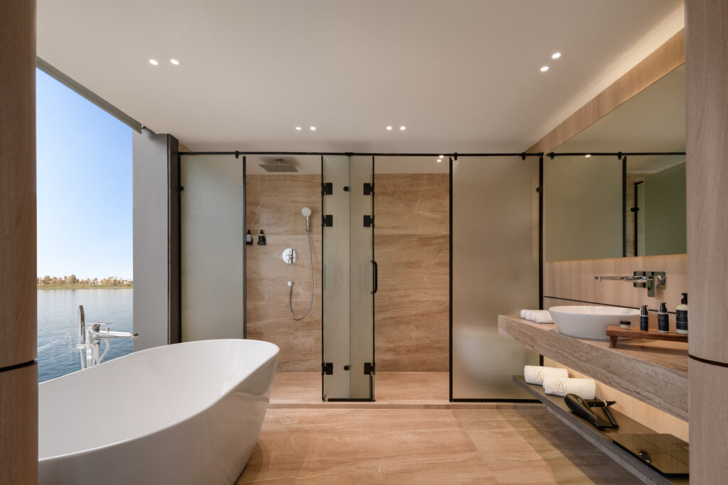 Moonlight Suite Bathroom